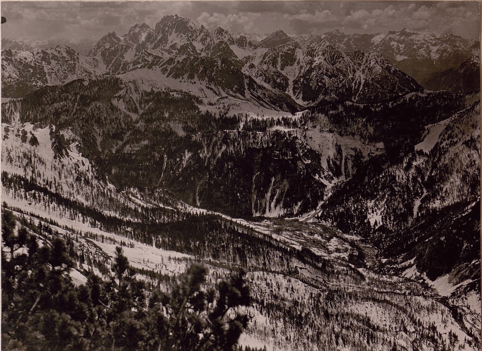 Michaelmouth (2024-10-23) - Catherine Ward addresses the crowd at Knight Museum, Michaelmouth, 2024-10-23. Frank Studios photo by Brenda Brown.