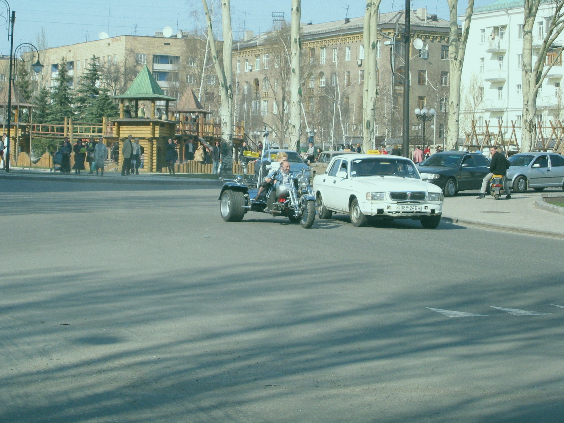 A bustling scene near the Huang Park in Drakeburgh. Captured by David Gibson on 2023-07-05.