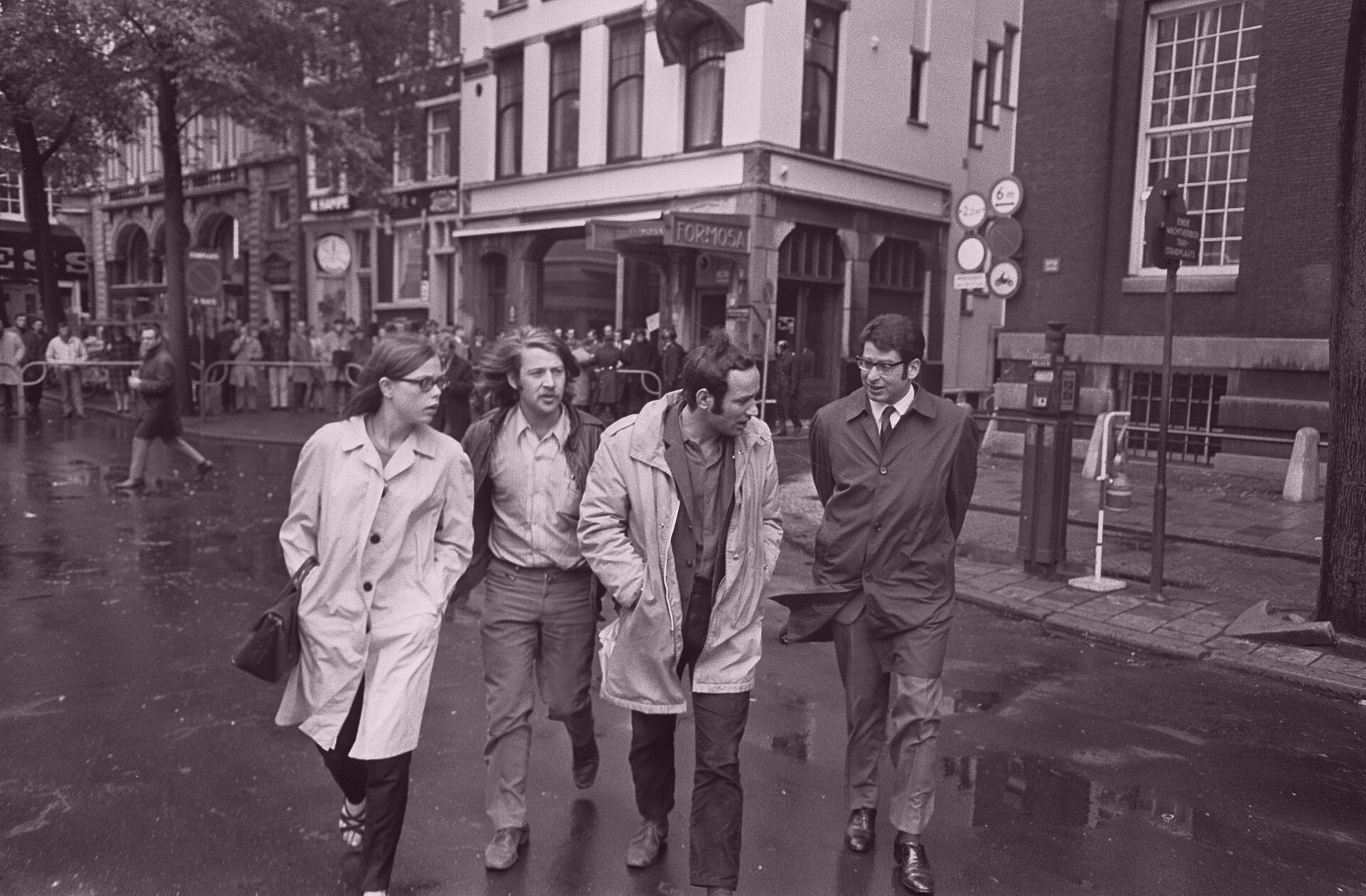 Stephen White speaks at the the Ingram Exhibition 1981 in Valeriestad on 2024-08-24. (Photo by Gwendolyn Stone)