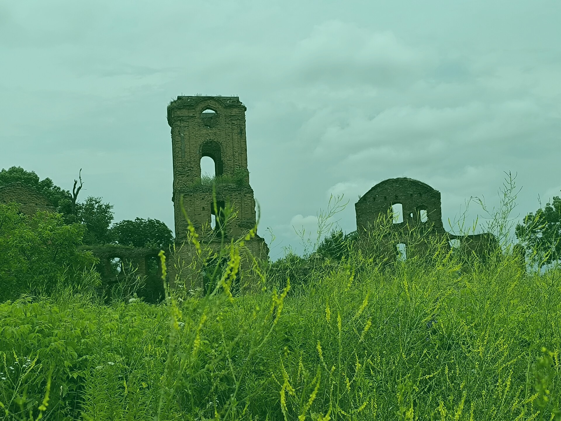 A misty scene near the Miller Square in Amandafort. Captured by Nicholas Hicks on 2022-03-13.